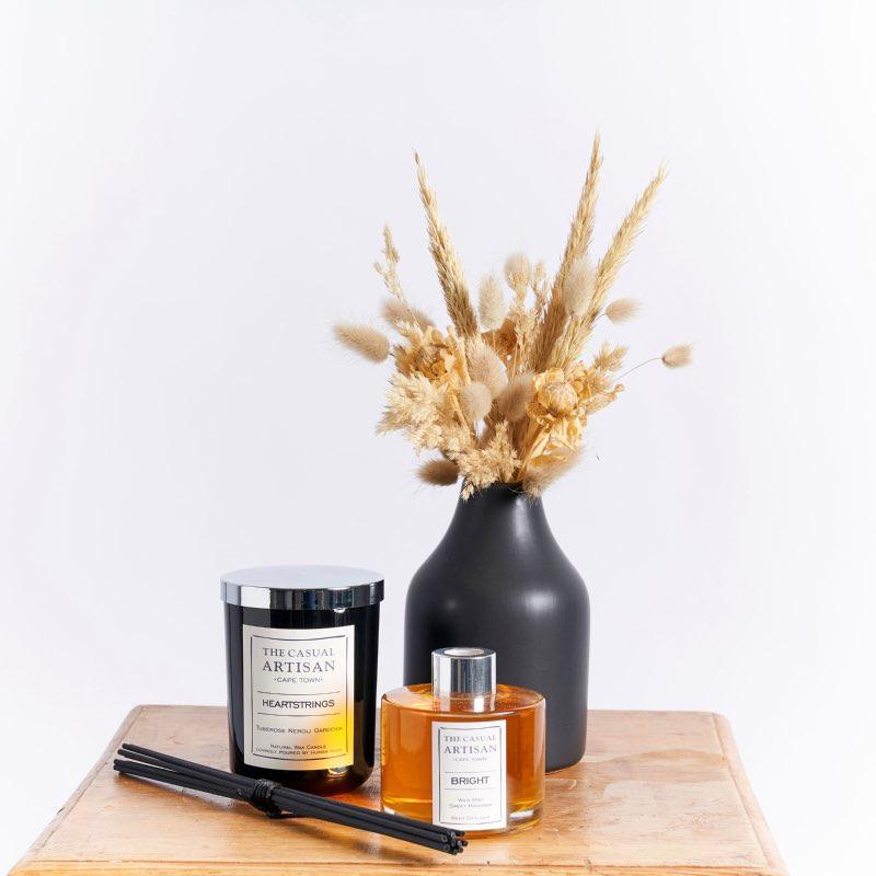 Fabulous Flowers dried flowers  Black Vase The Casual Artisan Bright diffuser The Casual Artisan Heartstrings candle | Fabulous Flowers gifts near me